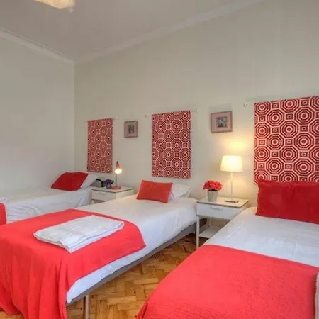 Apartment Fuer 20 Personen In Lissabon, Regio De Costa De